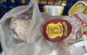 Carnes vencidas, produtos sem origem e falhas sanitárias levam à autuação de supermercados em Sousa – PB AGORA