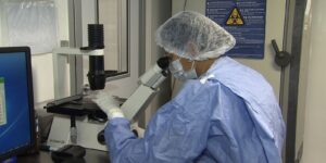 Como cientistas “curaram” infectados com HIV