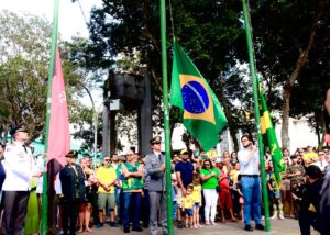 Desfile de 7 de Setembro reúne mais de 10 mil pessoas em CG para celebrar a Independência do Brasil: “Momento cívico é super importante”, diz Bruno