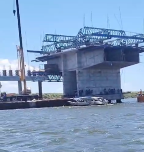 Após morte de operário, trecho de obra da Ponte do Futuro é embargado