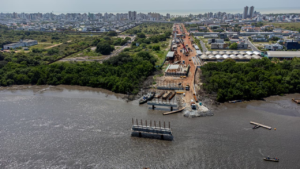 Placa em trecho em obras da Ponte do Futuro se desprende e Bombeiros são acionados em Cabedelo