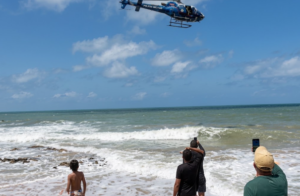 Turista de 21 anos desaparece após ser arrastado por correnteza em praia de Conde, na Paraíba