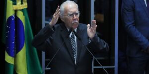 José Sarney é internado em UTI após procedimento abdominal