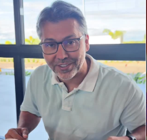 Leonardo Gadelha defende liberdade de filiados do Podemos, mas pede atenção à orientação nacional sobre Flávio Bolsonaro