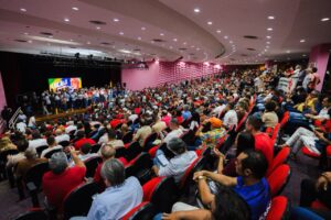 Lucas consegue reunir mais de 100 prefeitos e lideranças políticas em CG pela reeleição de Lula