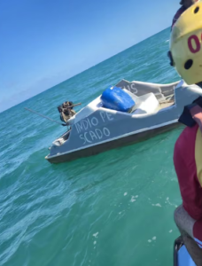 Pescador fica à deriva a mais de 4 km da costa e é resgatado no mar do Bessa, em João Pessoa