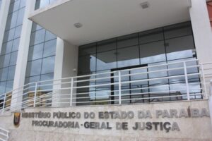 Secretário de Educação é afastado de prefeitura por fazer curso de medicina em horário de trabalho